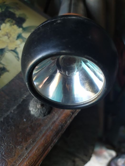 Продам фонарик без батареек.