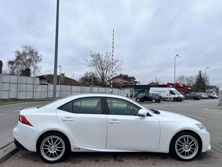 Lexus Is300h сменена батерия