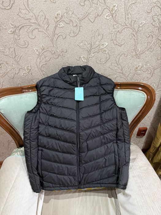 Мужская безрукавка черная