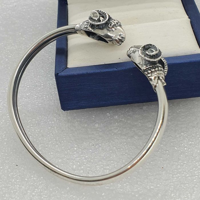 Нова масивна сребърна гривна