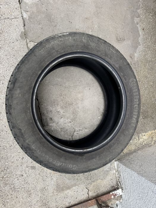 Vand 2 cauciucuri