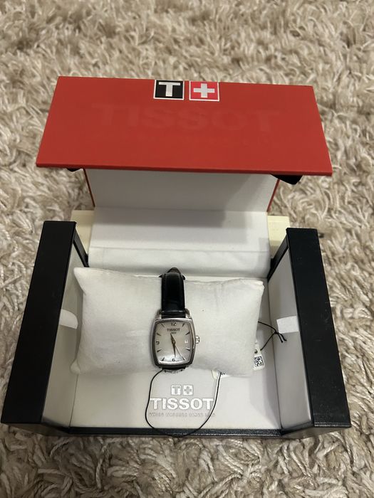 Продам часы тиссот  романсон женские