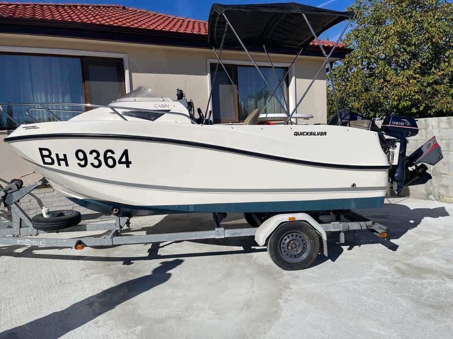 Лодка Quicksilver 455 Cabin 2017 с регистриран колесар
