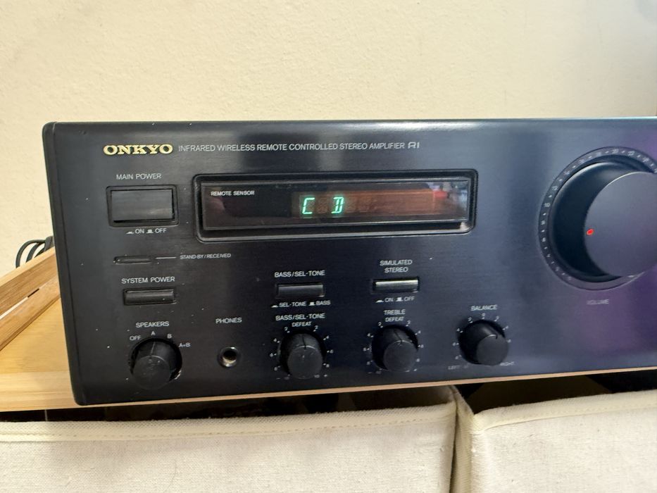 Onkyo A-RV401 Мощен и качествен стерео усилвател