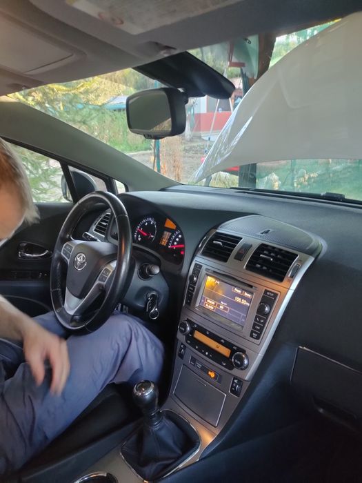 Навигация оригинална тойта авенсис Т27