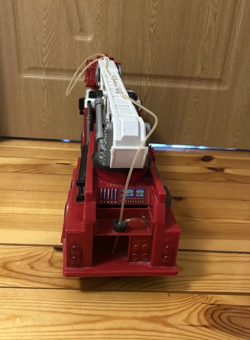 Детска играчка пожарна кола