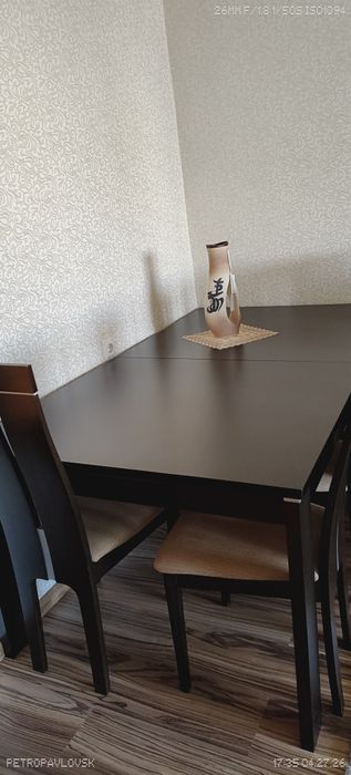 Стол для гостиной со стульями