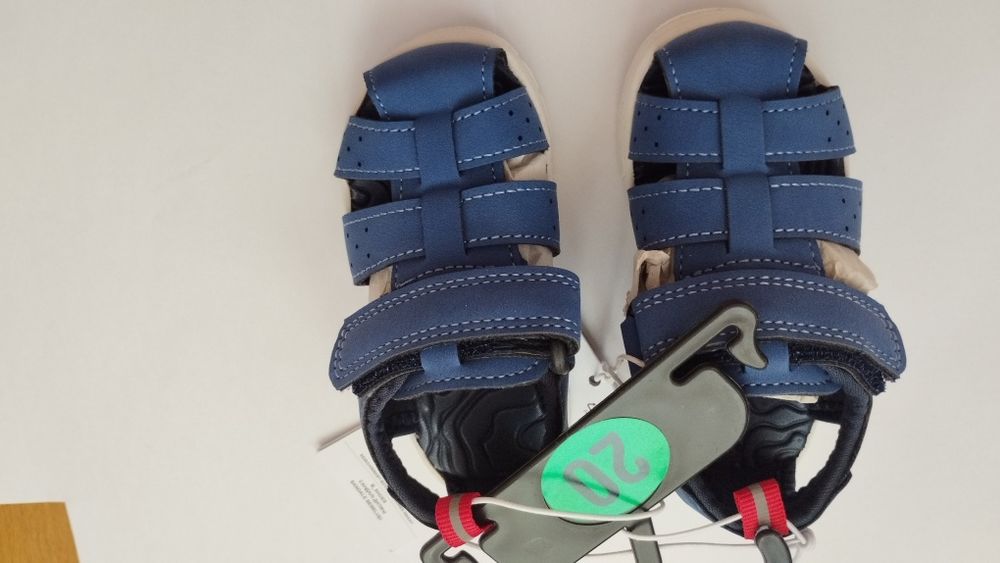 Продавам детски сандали