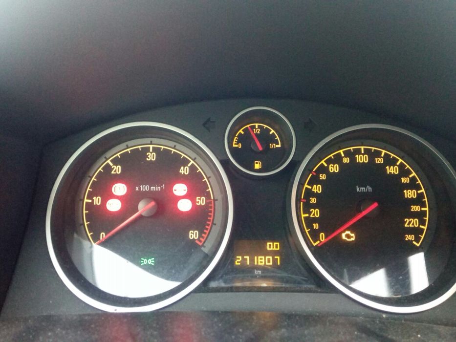 Опел Астра Х комби Z17DTH(НА ЧАСТИ