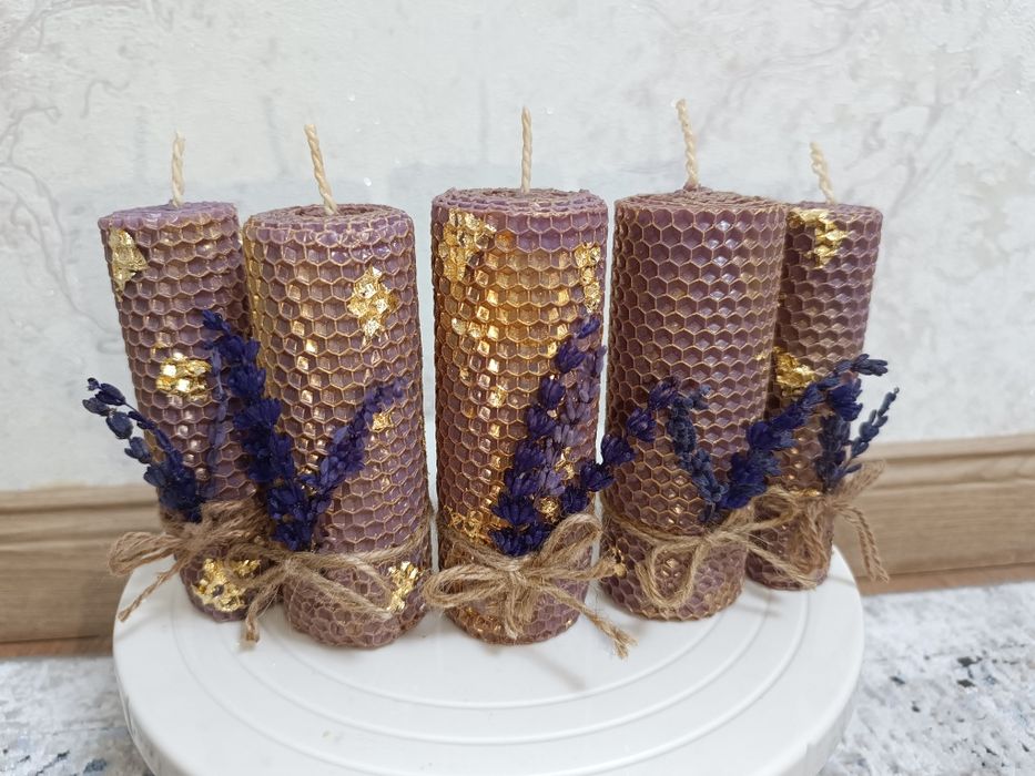 Свеча из вощины с натуральной лаванды