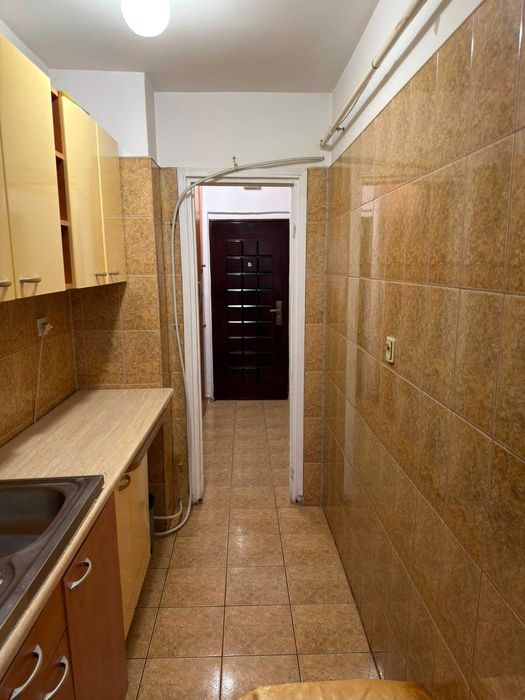 Garsonieră decomandată, 27 mp, Etaj 1/4 – Zona M-uri, Mioveni