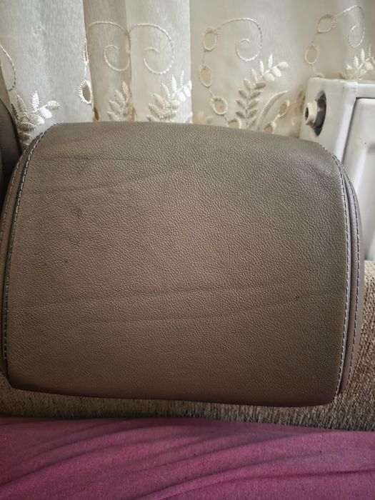 Vând tetiere megane 2