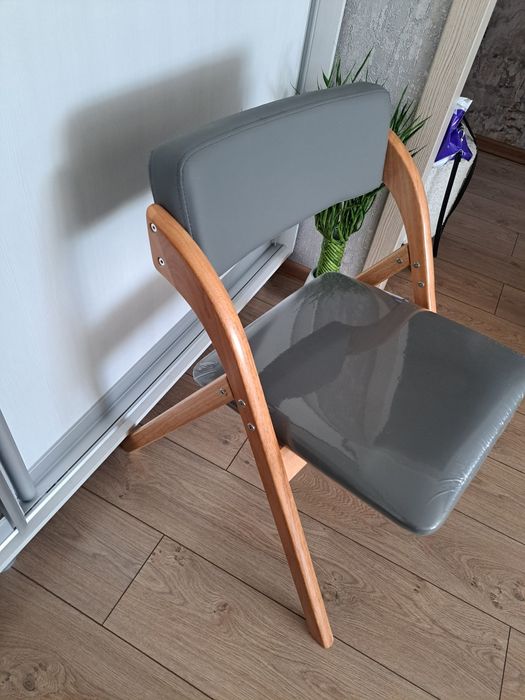 Продам 2 новых стула