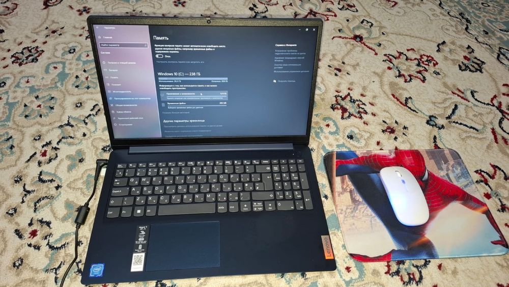 Ноутбук Lenovo четкий