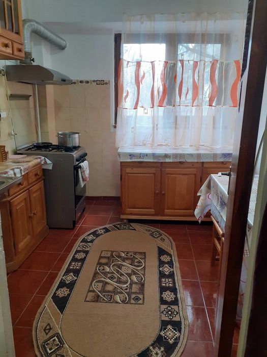 Închiriez apartament semidecomandat sector 6