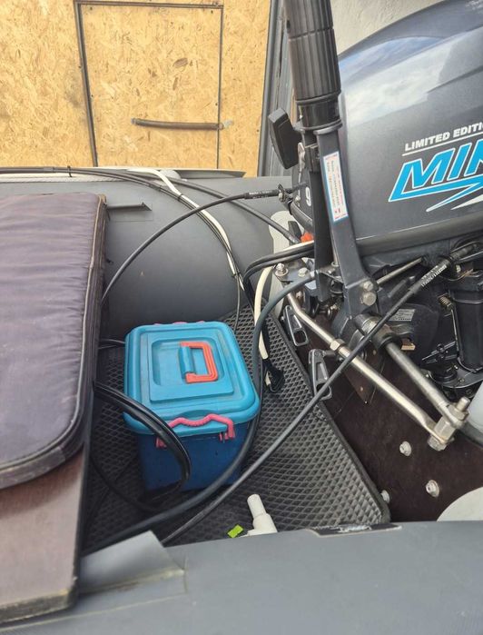 Лодку с подвесным мотором