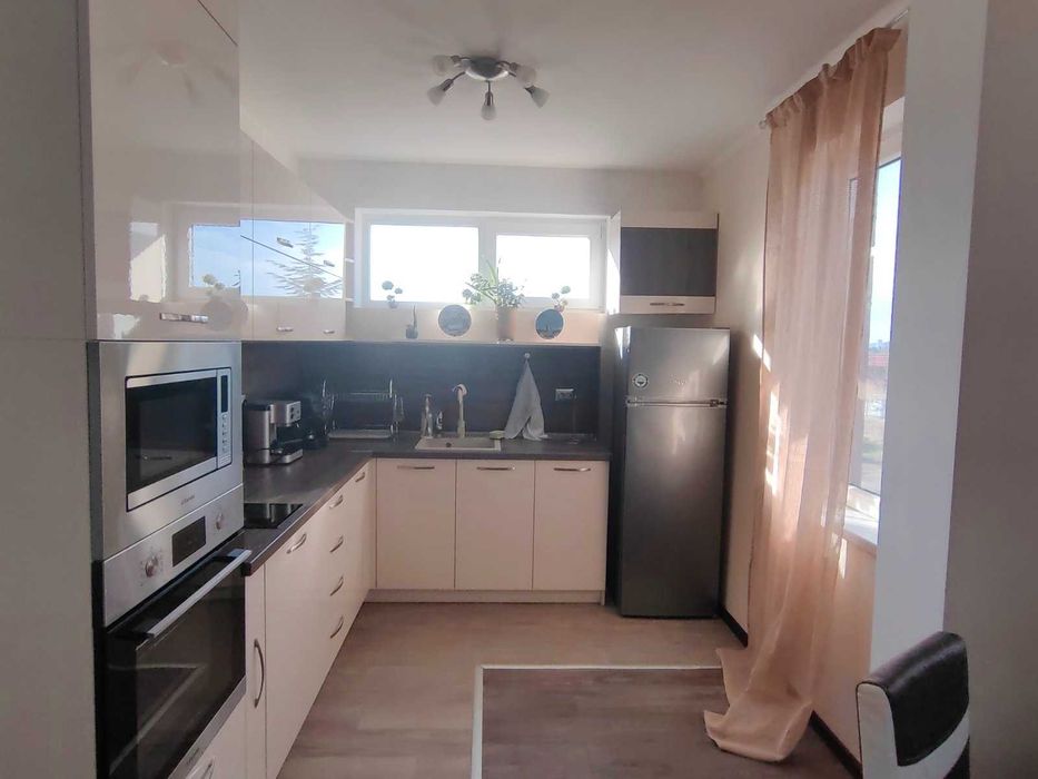 Дава се под наем Тристаен апартамент в Бургас, Крайморие - 67 кв.м за 225 € - Снимка #1