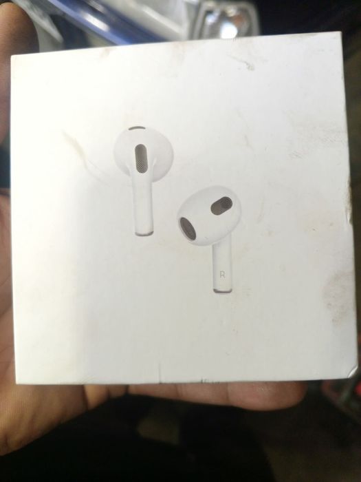 Наушники AirPods