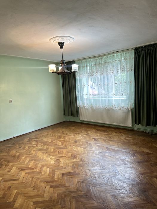 Casa saseasca cu: curte, teren, garaj, beci, pod, anexe Str.Caraiman29