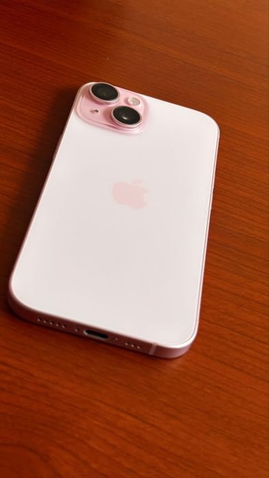 Iphone 15 розового цвета
