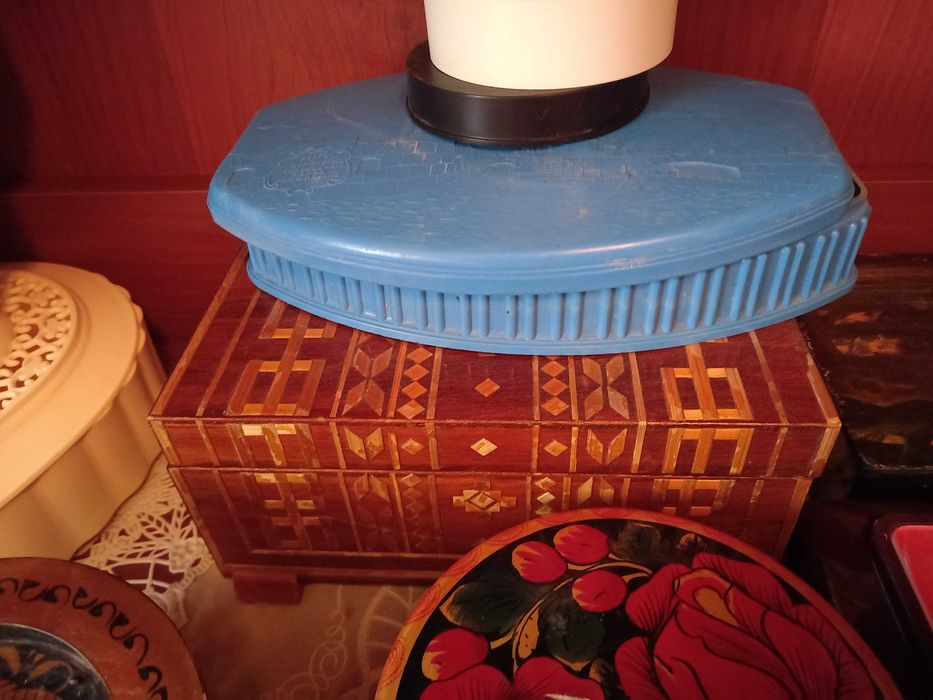 продам шкатулки ссср. две из них музыкальные