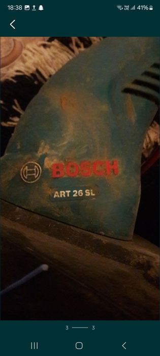 Vând mașina te tuns iarba electrica bosch