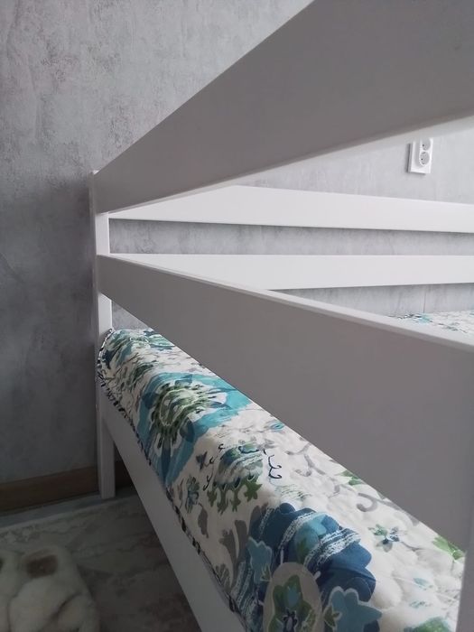 Продам кровать с ортопедическим матрасом