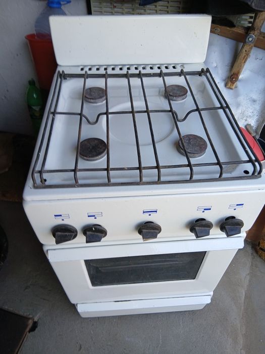 Продам  2 советские  газовые плиты