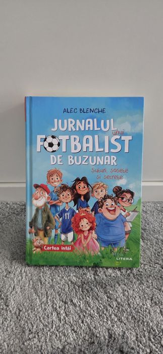 Cartea „Jurnalul unui fotbalist de buzunar”.