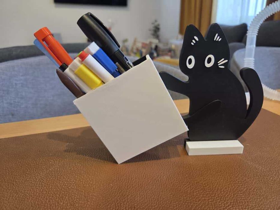 Suport pixuri 3D cu pisică – cadou original pentru birou