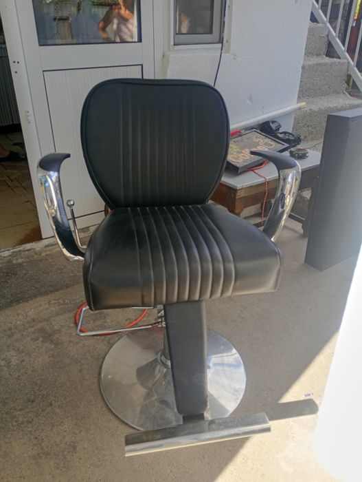 Scaun / Fotoliu tuns profesional cu pompă hidraulică și suport picioare