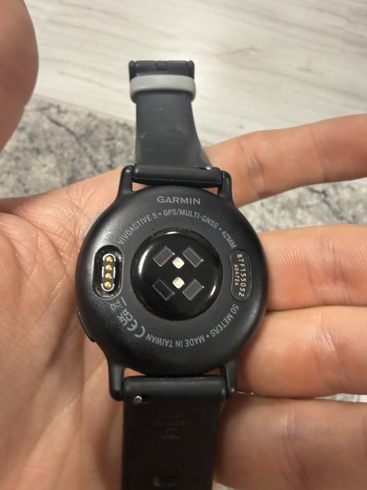 Vând Garmin Vivoactive 5