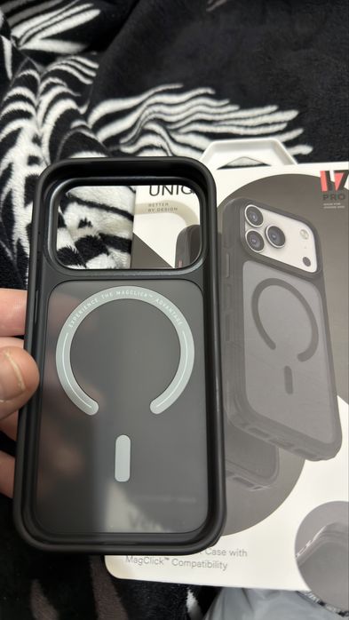 Nou Husa  iphone 17 pro Premium Uniq Veren Hybrid Negru Mat