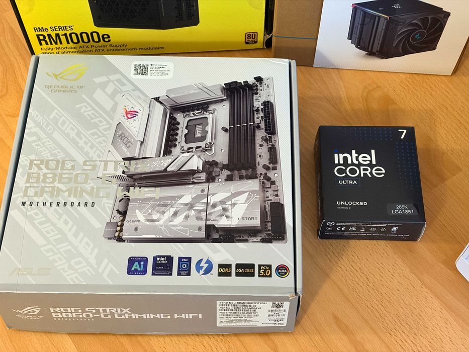 KIT Intel Ultra 7 265K, ROG STRIX B860-G, 7900 GRE 16GB, Corsair 1000W