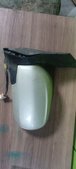 Зеркало на Мазду мпв 2003год