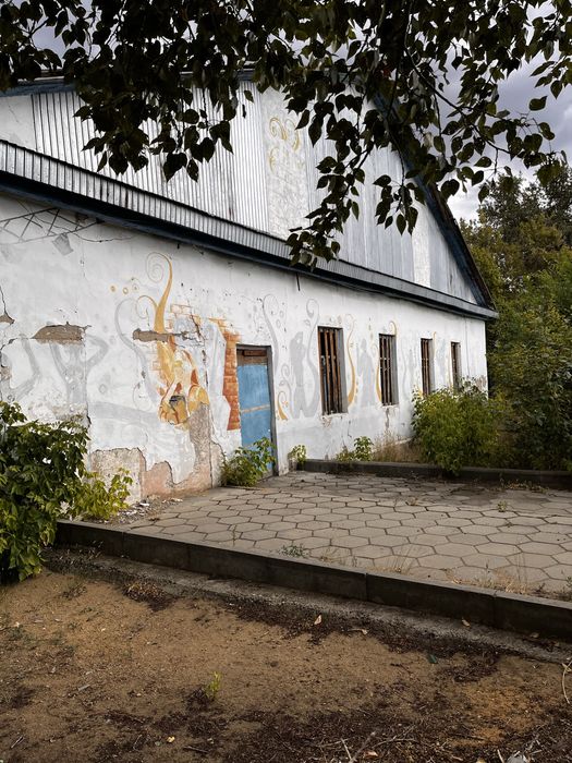 Продам здание с прилегающей территорией
