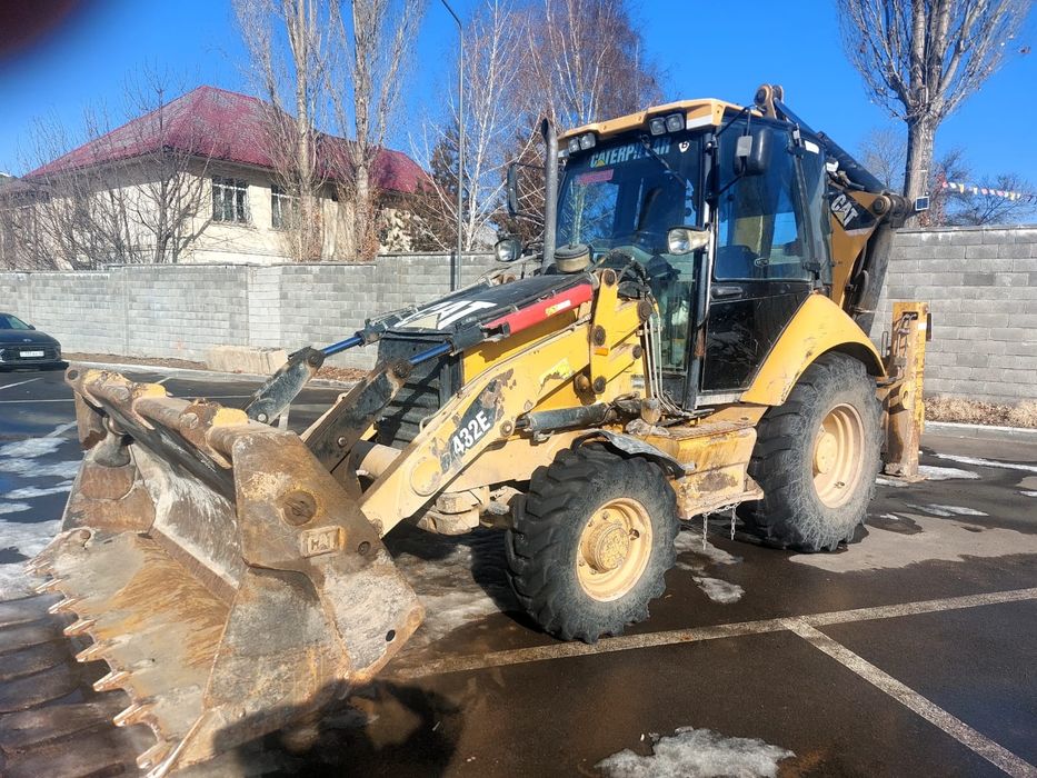 Эксватор-погрузчик 3 в 1