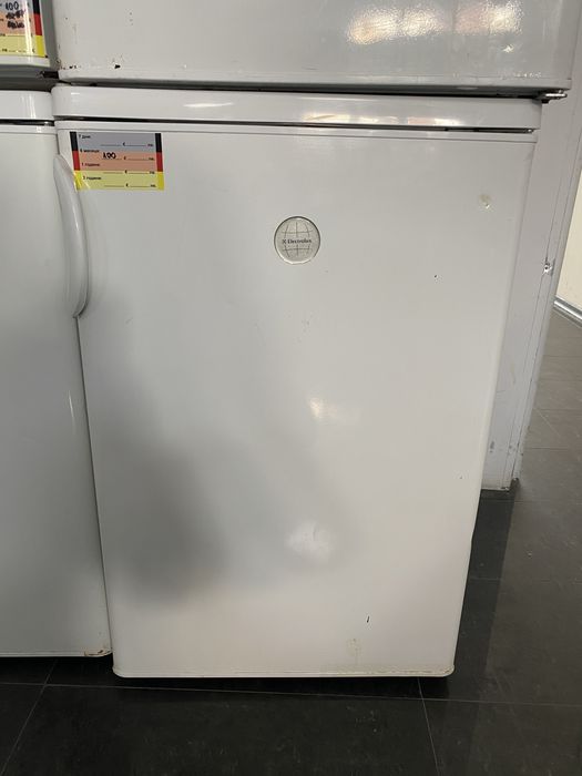 Малък хладилник с камера Electrolux