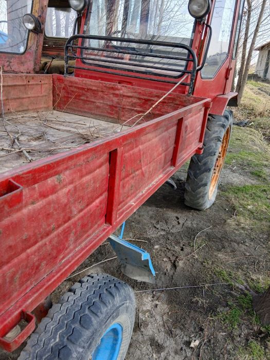 T16traktor sotiladi srochna holati yahshi