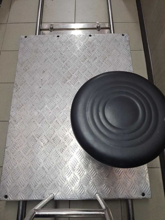 Операторский тележка рельс