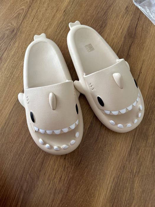 Papuci shark - Shark Slippers - en gros - Comozi si ușori