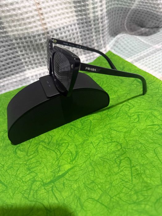 Ochelari de soare Prada !
