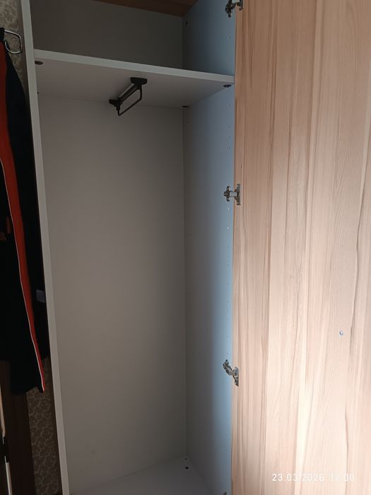 Шкаф для одежды в хорошем состоянии