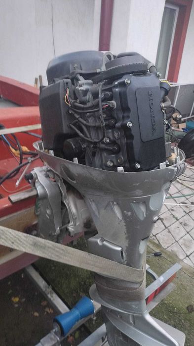 Barca de vanzare + motor Honda de 30 HP + peridoc inmatriculat in RO