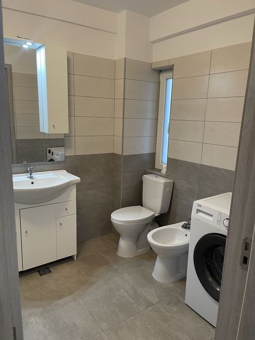 Inchiriez apartament 3 camere 450€