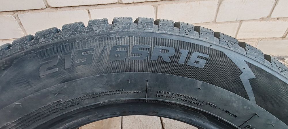 Продам зимние шины 215 65 R16