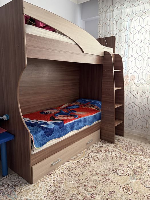 Двухъярусная кровать