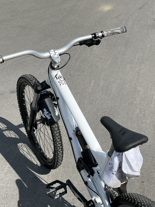 Bicicleta YT TUES