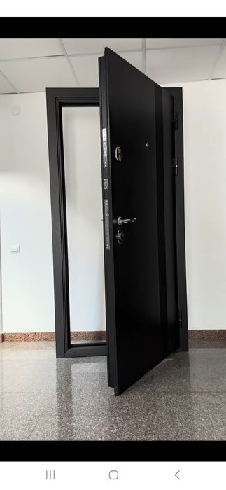 Дверь входная правая