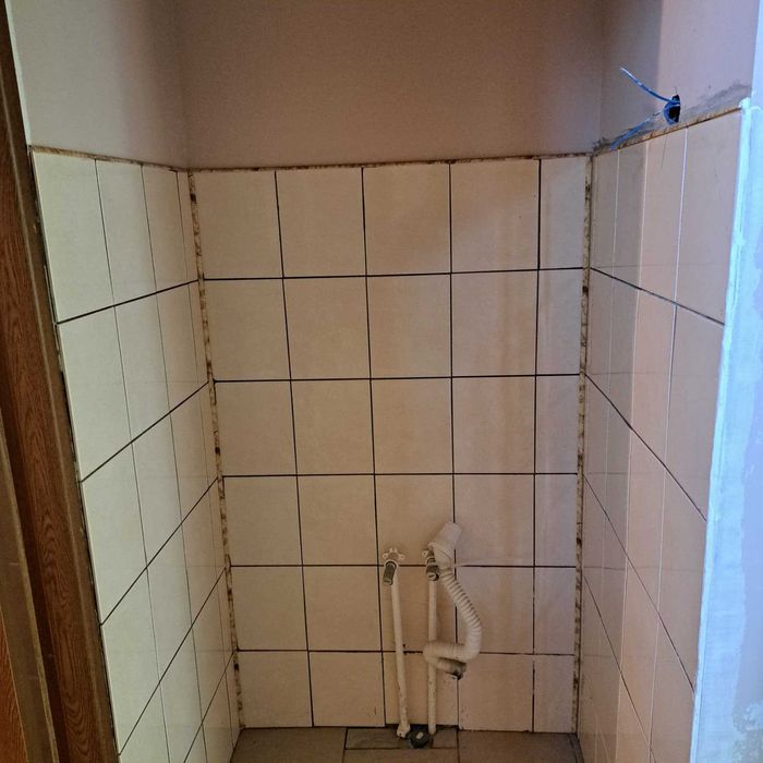 Spatiu comercial Zamostea, Central, situat in fata scolii. De vanzare sau de inchiriat.